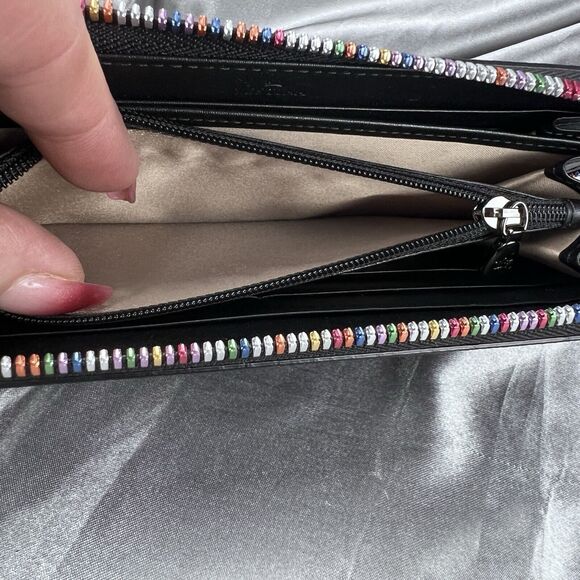 J. Estina Zip Aound Wallet Black Rainbow Accordion 12 Card Slots Pebbled Leather - Picture 17 of 17